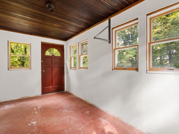 16 Summit Ave, Sturbridge MA 01518