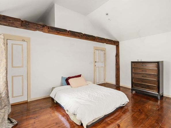 16 Summit Ave, Sturbridge MA 01518