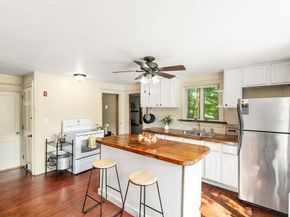 16 Summit Ave, Sturbridge MA 01518