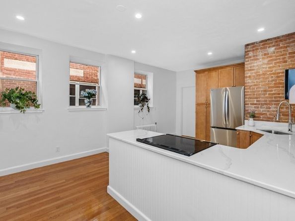 3 Englewood Ave 9, Brookline MA 02445