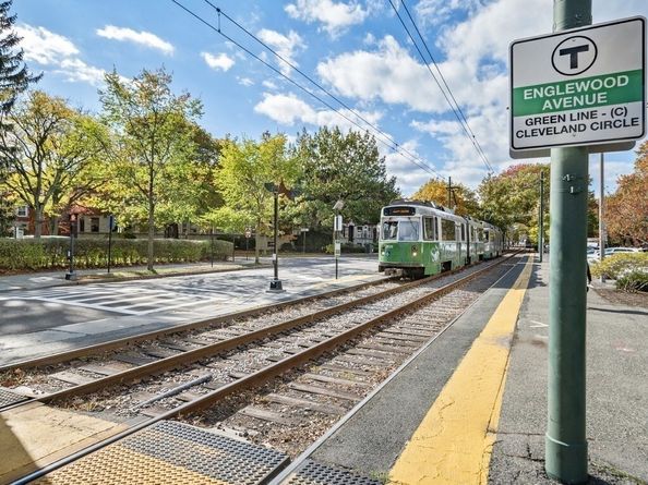 3 Englewood Ave 9, Brookline MA 02445