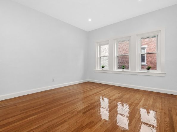 3 Englewood Ave 9, Brookline MA 02445