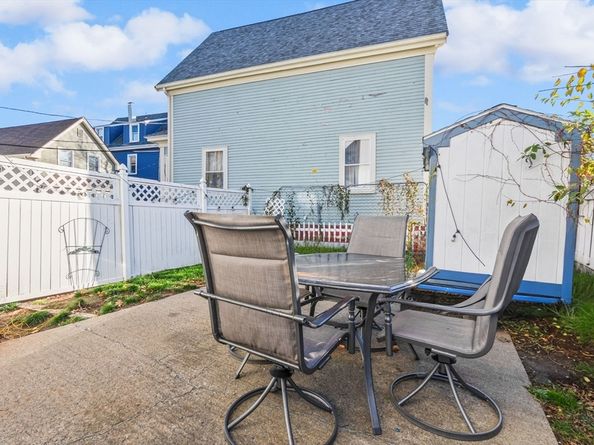 65 Poplar St, Gloucester MA 01930