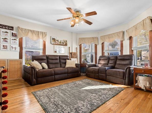 65 Poplar St, Gloucester MA 01930