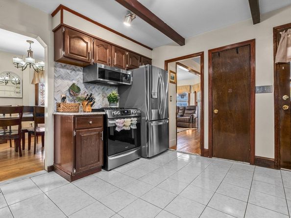 65 Poplar St, Gloucester MA 01930