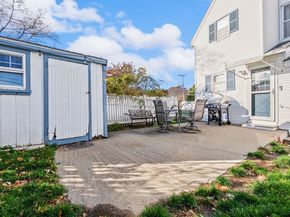 65 Poplar St, Gloucester MA 01930