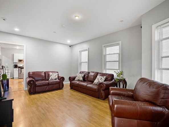 39 Centre St, Lynn MA 01905