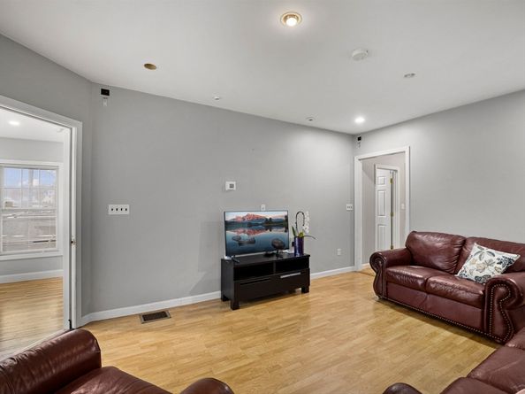 39 Centre St, Lynn MA 01905