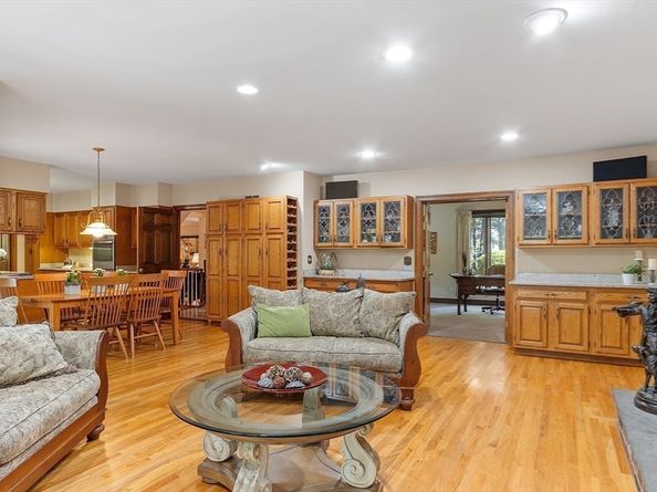 35 Bonny Ln, North Andover MA 01845