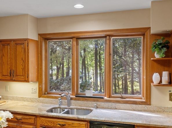 35 Bonny Ln, North Andover MA 01845