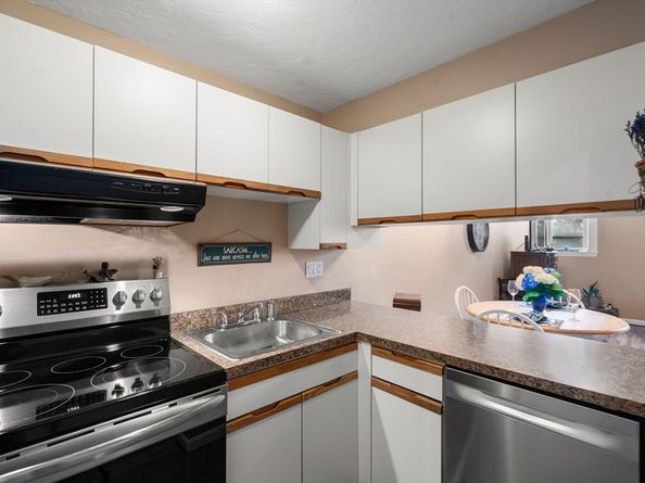 280 Village St D2, Medway MA 02053