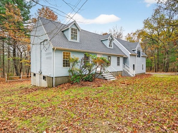 395 High St, Uxbridge MA 01569