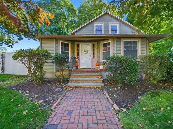 3 Corinne Pkwy, Middleboro MA 02346