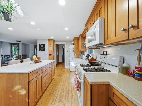 3 Corinne Pkwy, Middleboro MA 02346