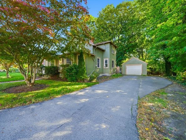 3 Corinne Pkwy, Middleboro MA 02346