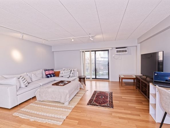 125 Pleasant St 201, Brookline MA 02446