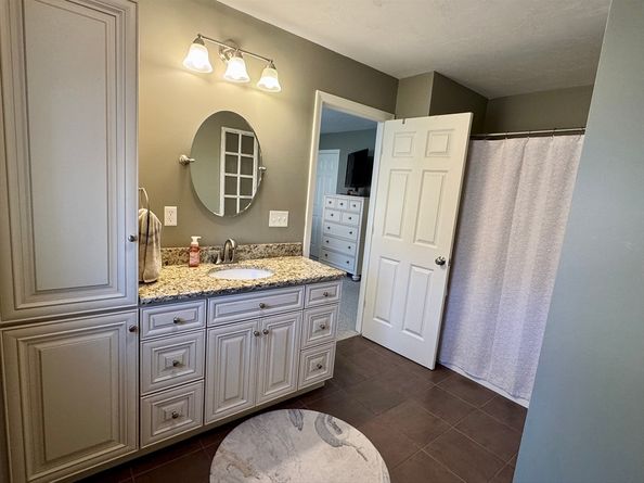 2 Riley Rd B, Lunenburg MA 01462