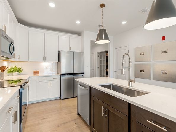 320 Martins Landing Way 403, North Reading MA 01864