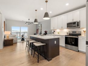 320 Martins Landing Way 403, North Reading MA 01864