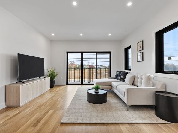 599 Sea St 1, Quincy MA 02169