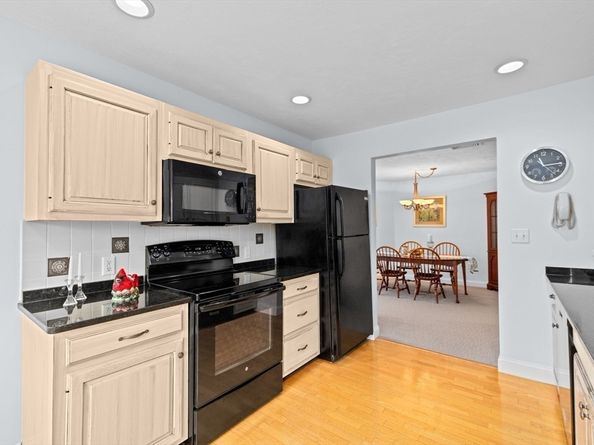 92 Cliffside Dr hole 2, Plymouth MA 02360