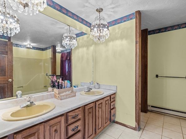 186 Eight Lots Rd, Sutton MA 01590