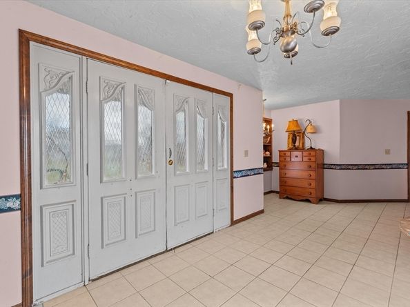 186 Eight Lots Rd, Sutton MA 01590