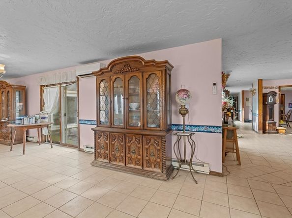 186 Eight Lots Rd, Sutton MA 01590