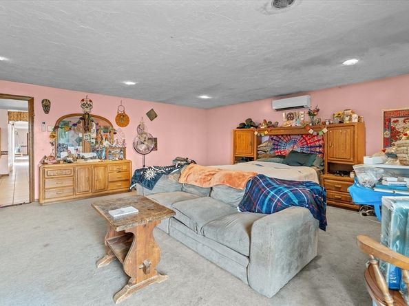 186 Eight Lots Rd, Sutton MA 01590