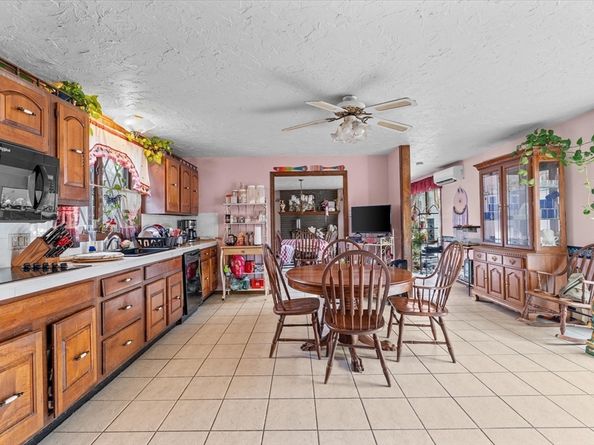 186 Eight Lots Rd, Sutton MA 01590