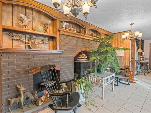 186 Eight Lots Rd, Sutton MA 01590