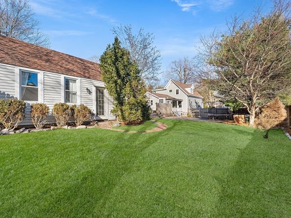 29 Cottage St, Wellesley MA 02482