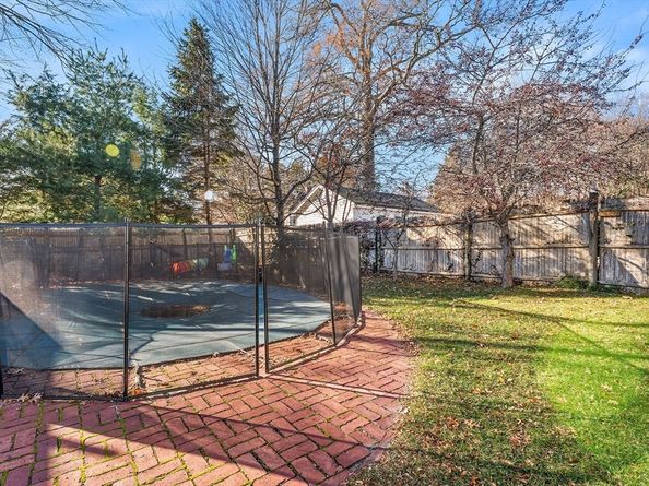 29 Cottage St, Wellesley MA 02482