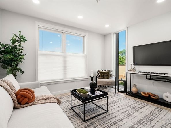 602 Canterbury U5, Boston MA 02131