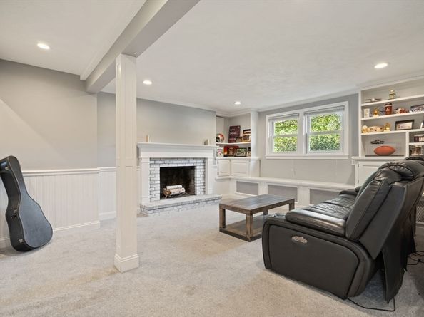 12 Patti Ln, Maynard MA 01754