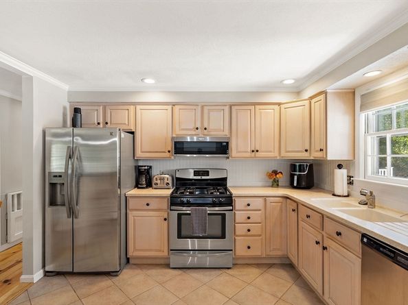 12 Patti Ln, Maynard MA 01754