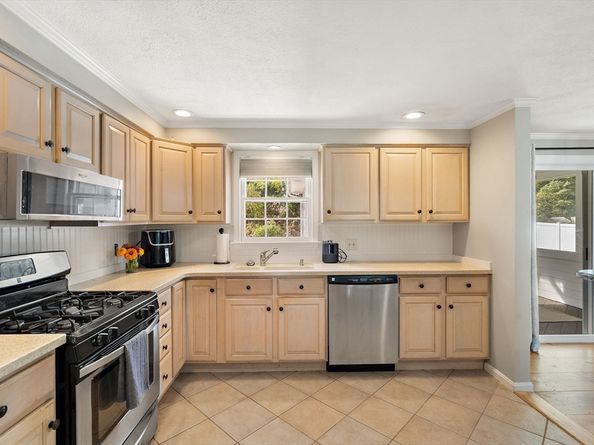 12 Patti Ln, Maynard MA 01754