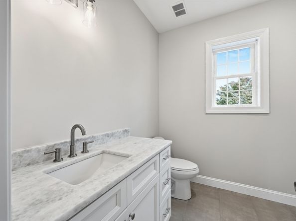 20 Willow St, Clinton MA 01510