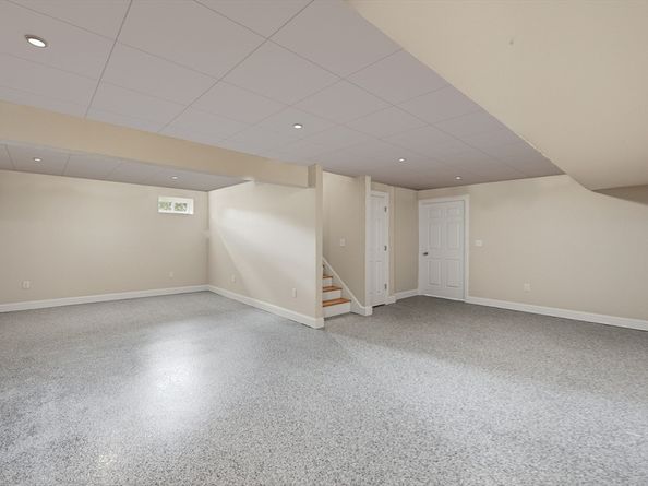 20 Willow St, Clinton MA 01510