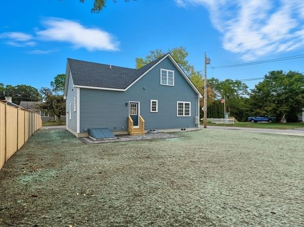 20 Willow St, Clinton MA 01510