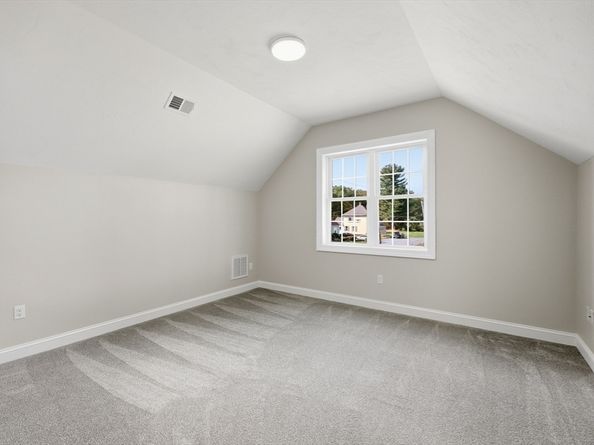 20 Willow St, Clinton MA 01510