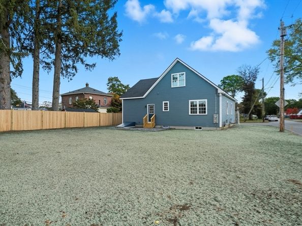 20 Willow St, Clinton MA 01510