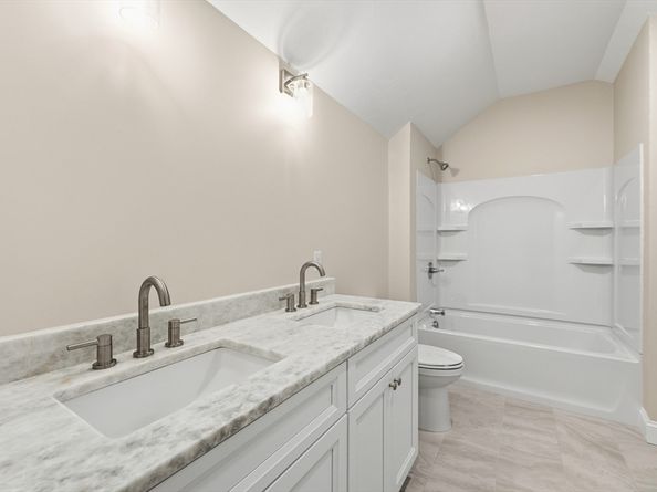 20 Willow St, Clinton MA 01510