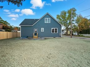20 Willow St, Clinton MA 01510