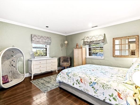 1125 W Roxbury Pkwy, Brookline MA 02467