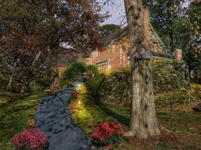 1125 W Roxbury Pkwy, Brookline MA 02467