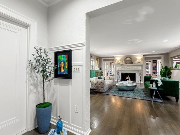 1125 W Roxbury Pkwy, Brookline MA 02467