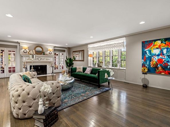 1125 W Roxbury Pkwy, Brookline MA 02467