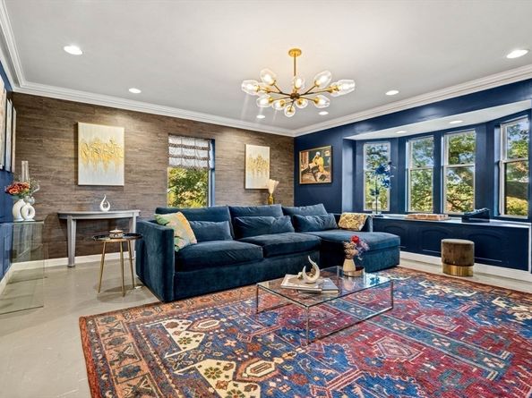 1125 W Roxbury Pkwy, Brookline MA 02467