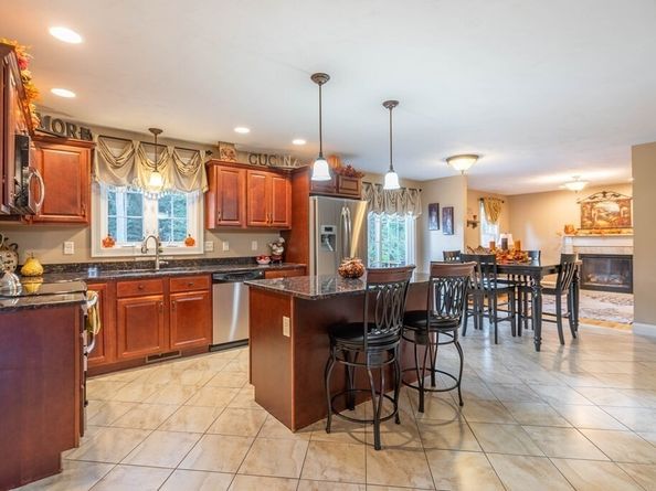 2 Camden Drive, Auburn MA 01501